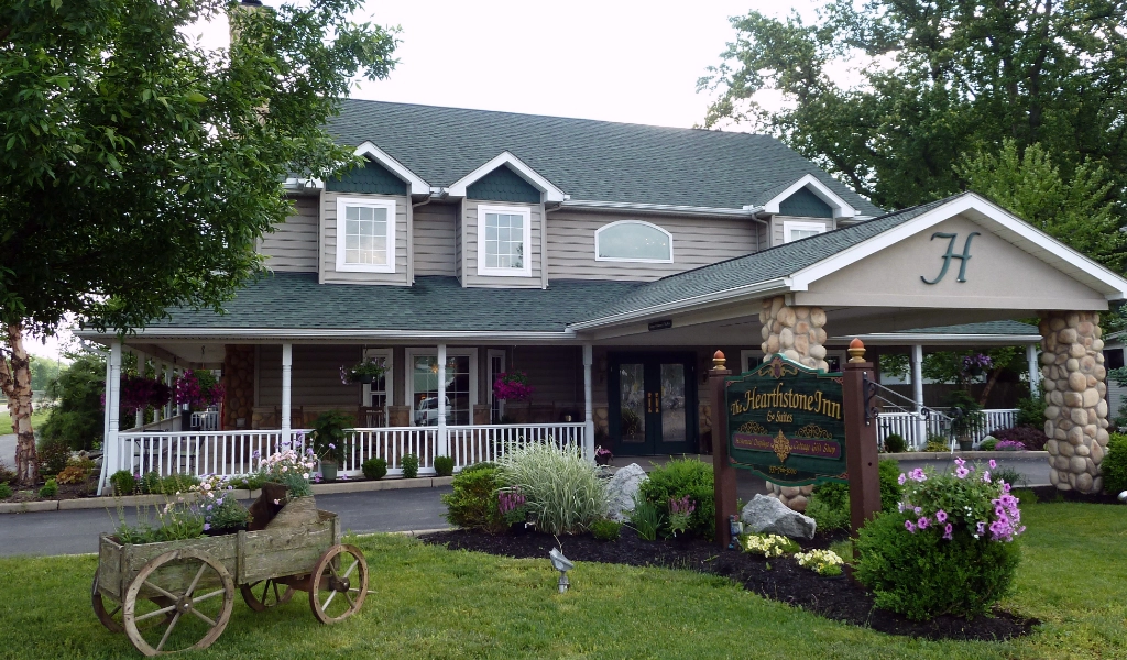 Hearthstone Inn Exterior